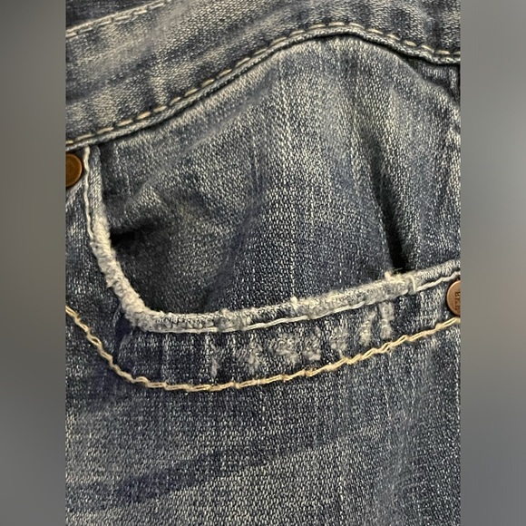 BKE Women’s Distressed Drew Bootcut Medium Wash Buckle Jeans Size 32 x 33 1/2 - Picture 6 of 15